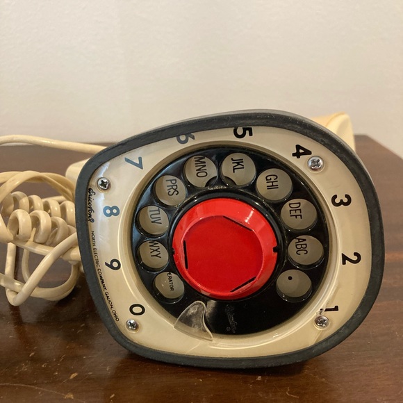 Mid Century Super Cool Dial Phone - Picture 4 of 6